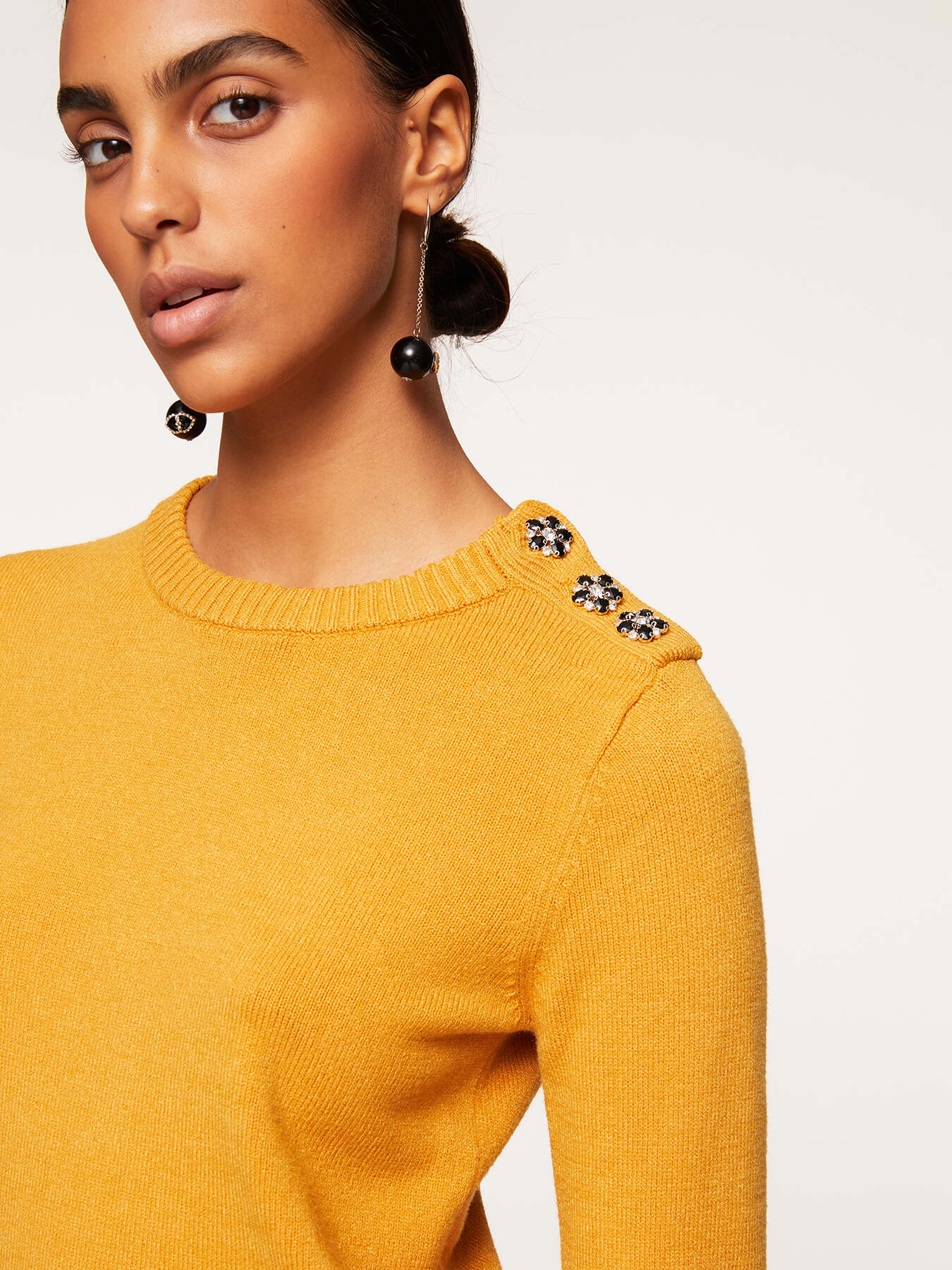 Maglia girocollo con bottoni gioiello image number 2