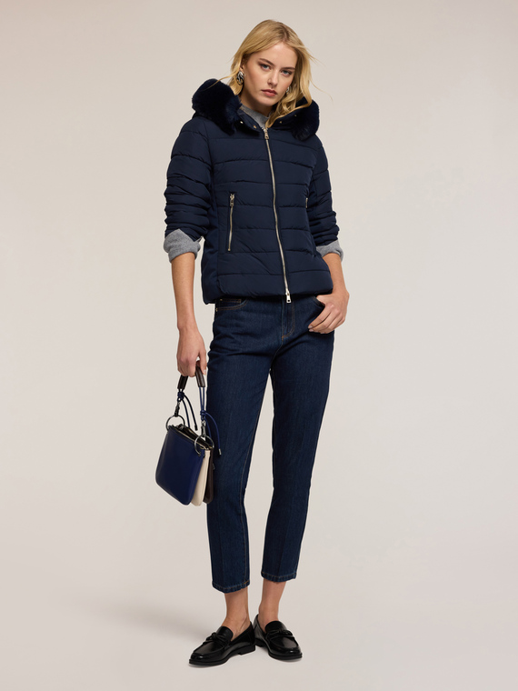 Short hooded down jacket