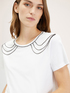 T-shirt con catenella di strass image number 2