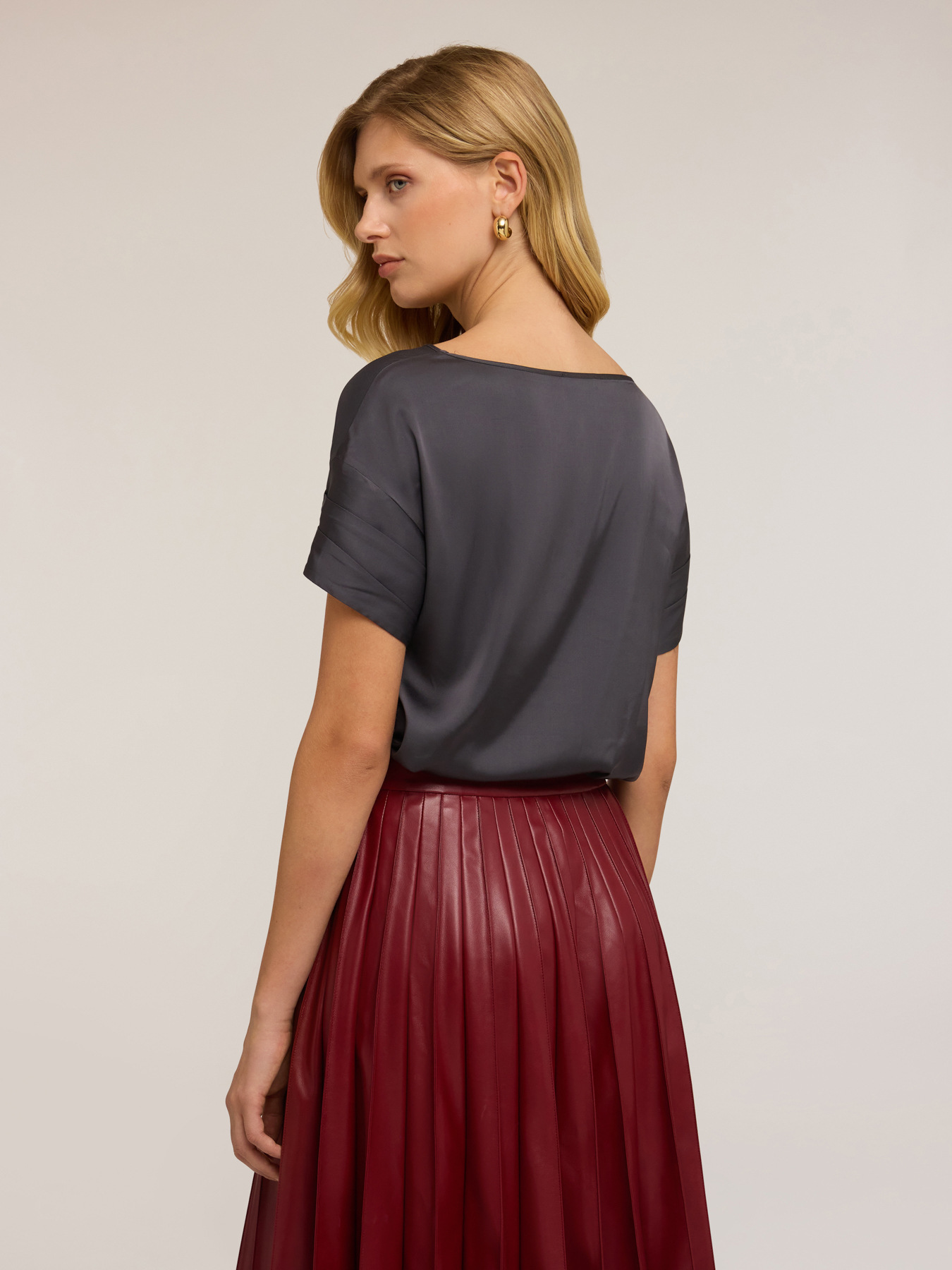 Blouse with petal sleeves image number 1