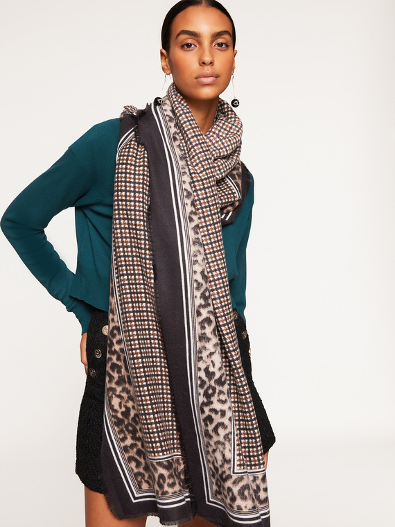 Chequered pattern stole