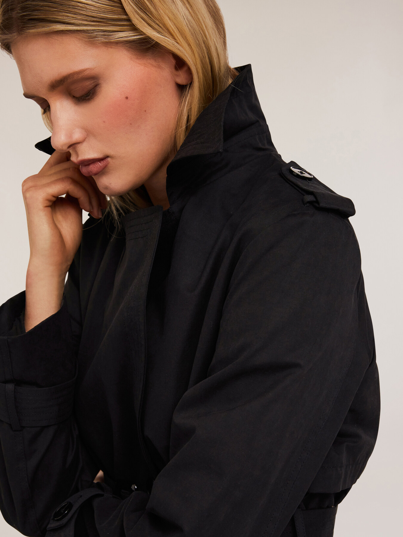 Trench doppiopetto in tessuto tecnico image number 3