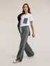 T-shirt con taschino con pietre e strass image number 2