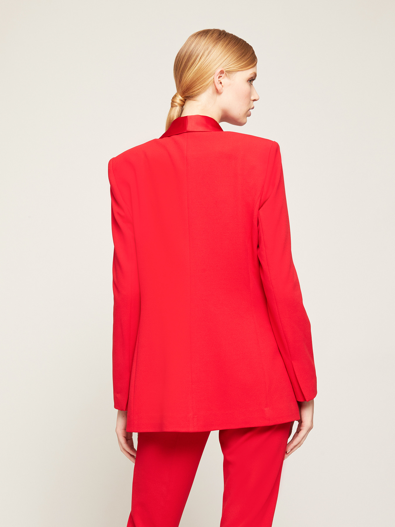 Blazer largo con abotonadura simple de color liso image number 1