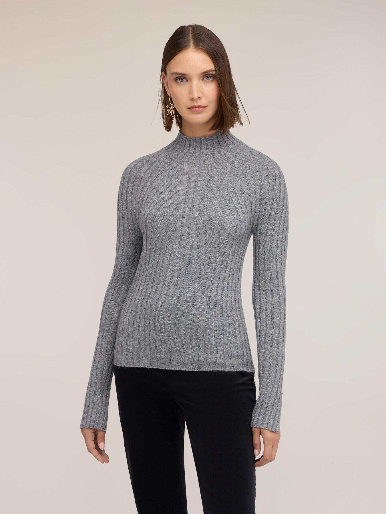 Gerippter Rollkragenpullover aus Wollmischung image number 0