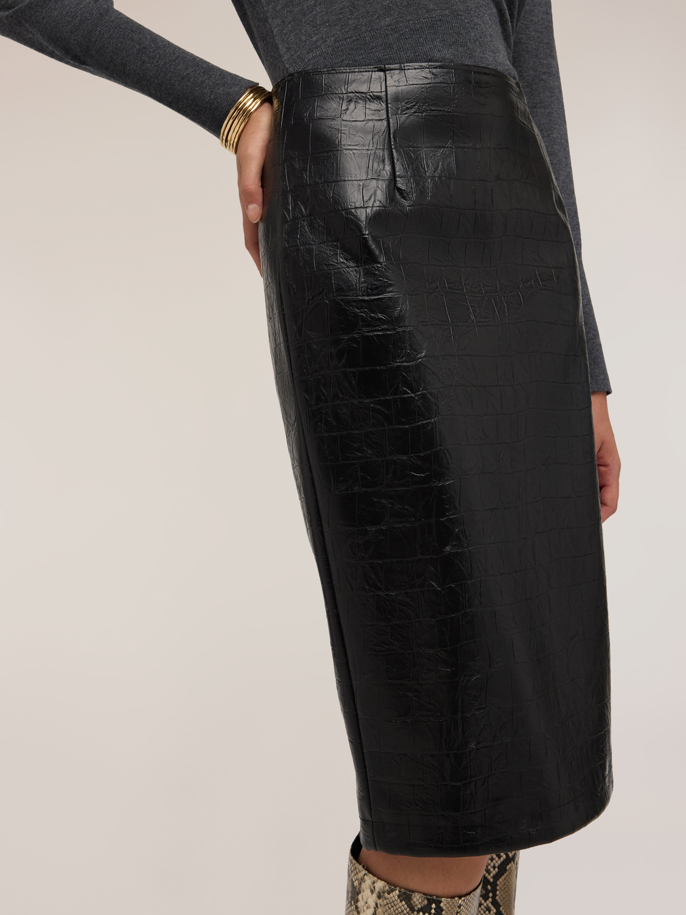 Midi bodycon skirt in coated fabric image number 3