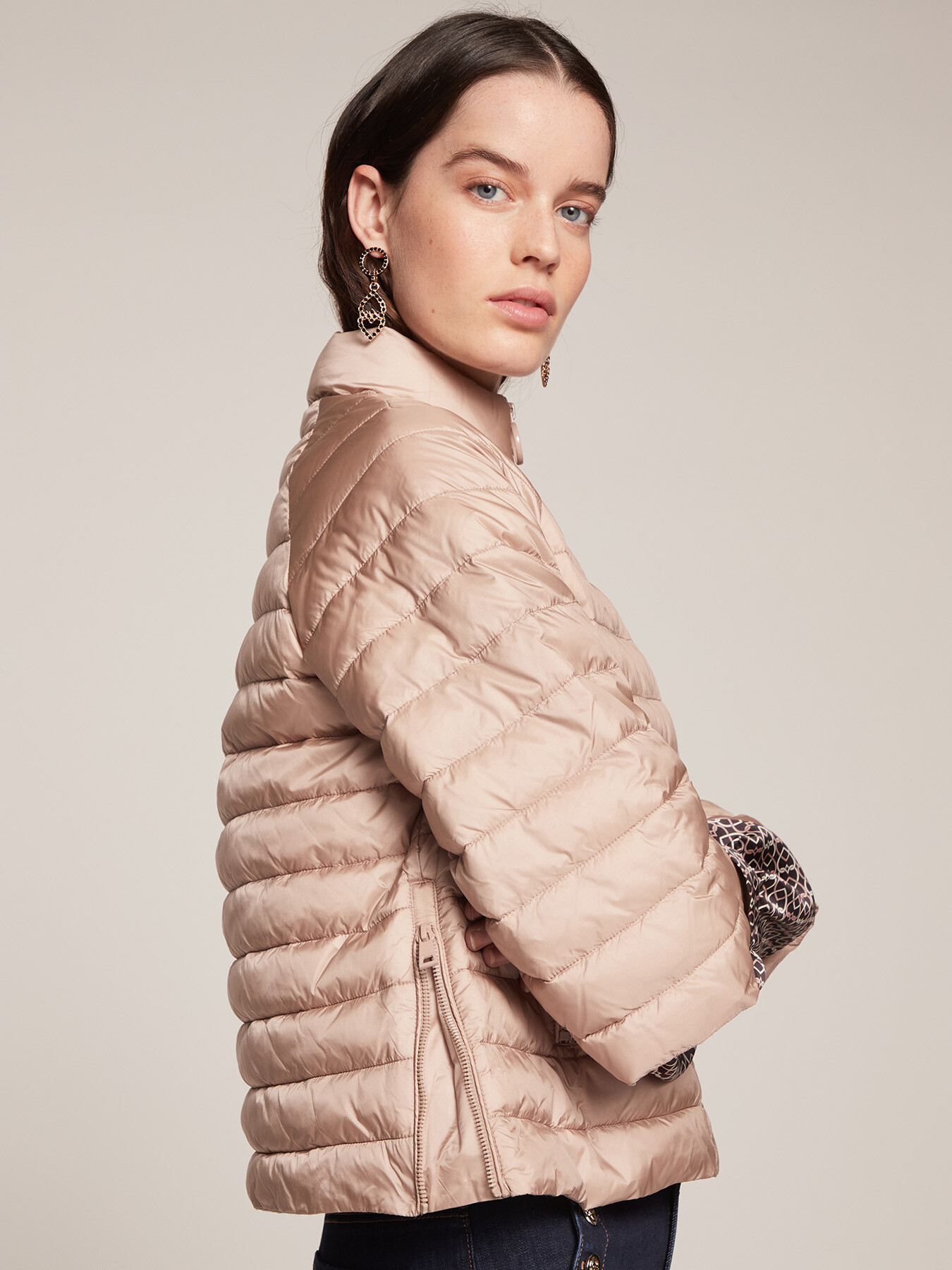 Lightweight down jacket cape model