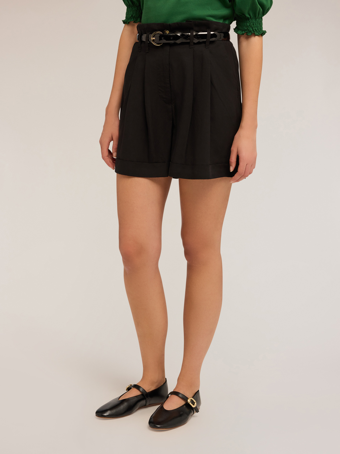 Flie&szlig;ende Shorts mit Falten image number 0