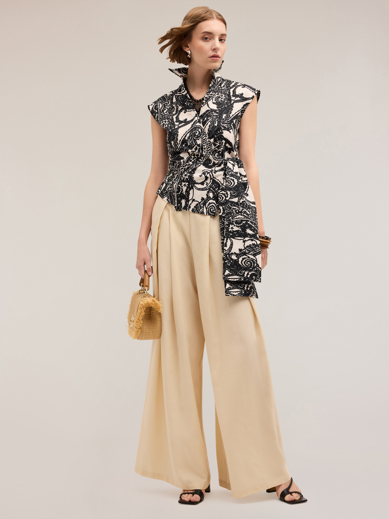 Pantalon &agrave; plis ouverts en m&eacute;lange lin image number 2