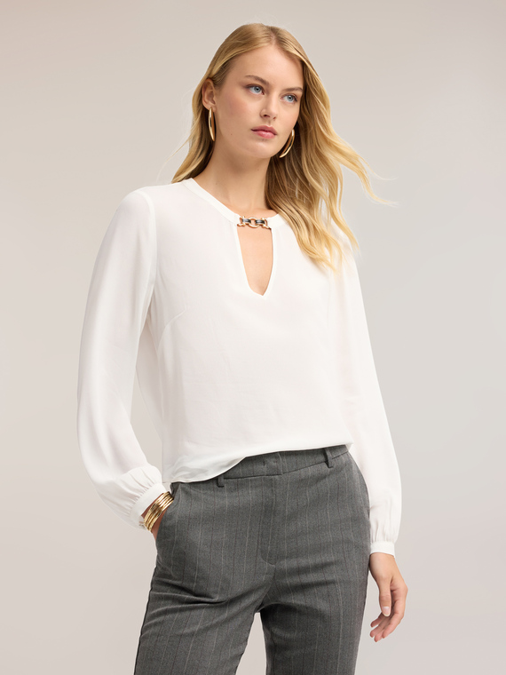 Cr&ecirc;pe de chine blouse with metal loop