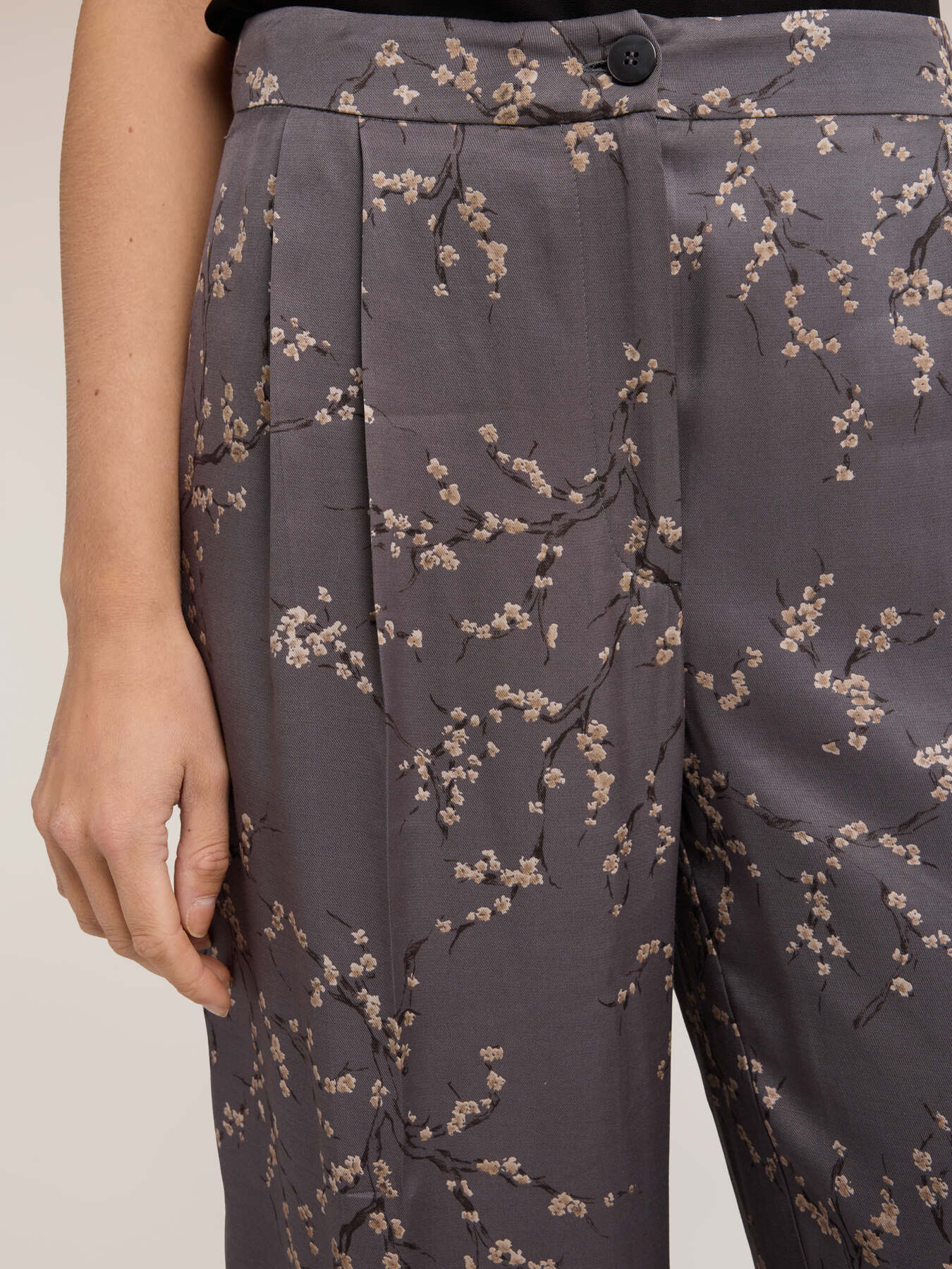 Palazzo pants in viscose twill with floral print image number 3