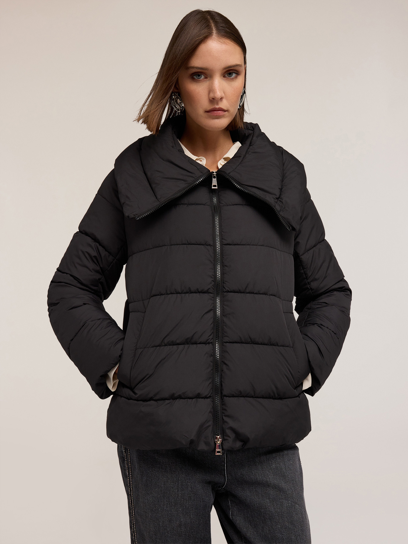 Heavy down jacket with high collar image number 2