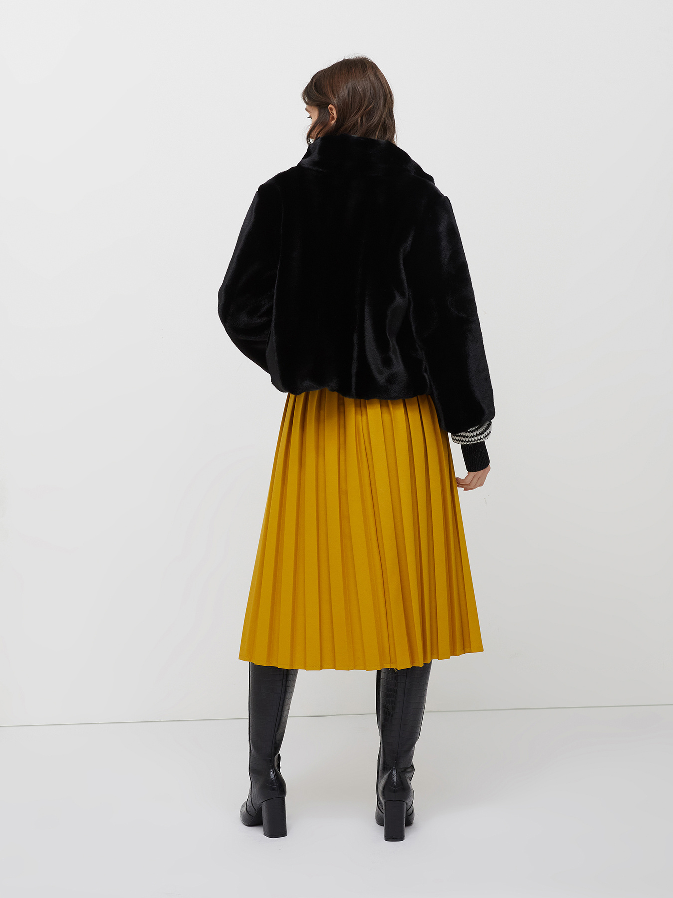 Cappotto corto in simil pelliccia image number 1