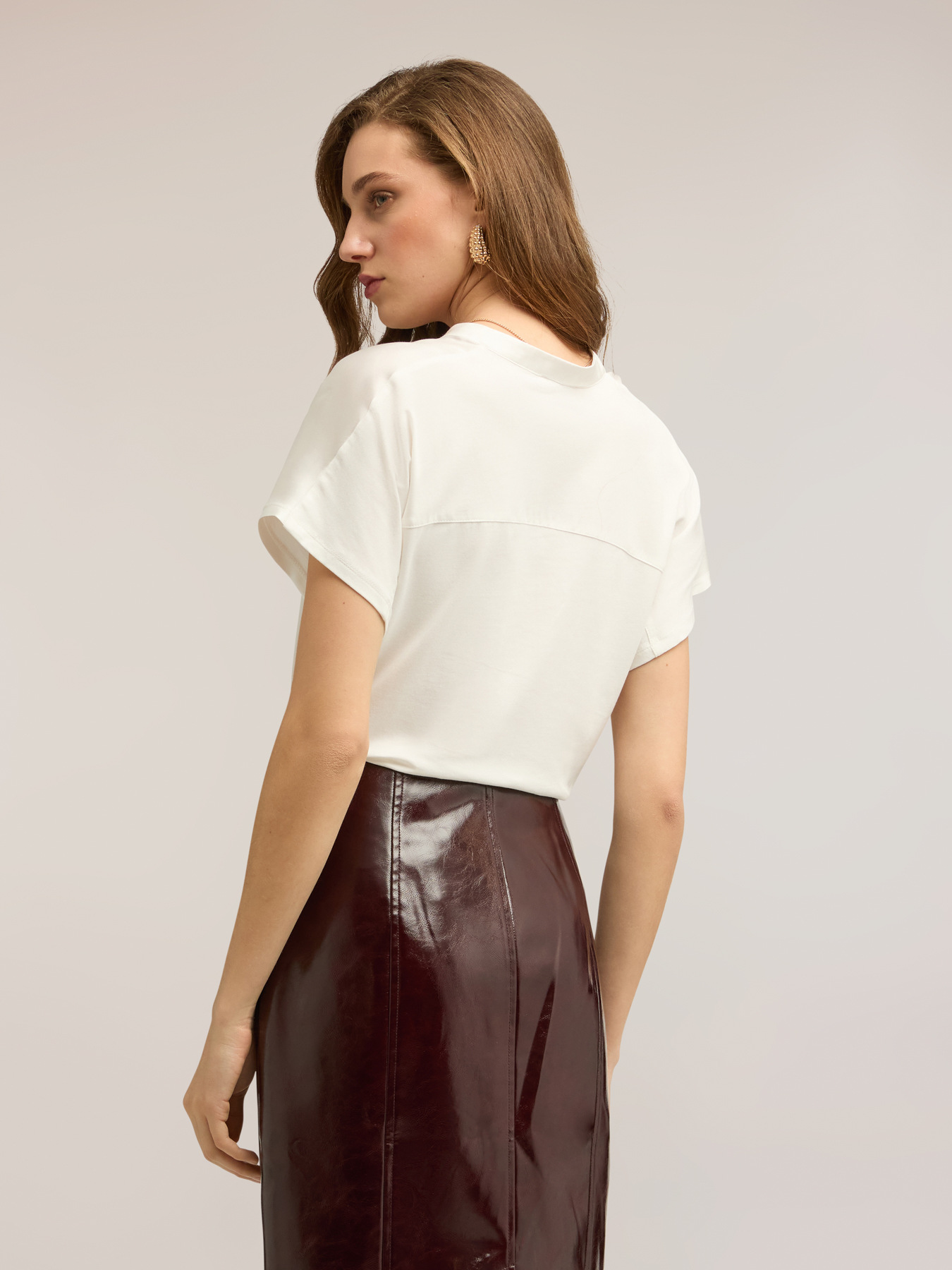 Camiseta de raso con escote de serafina image number 1