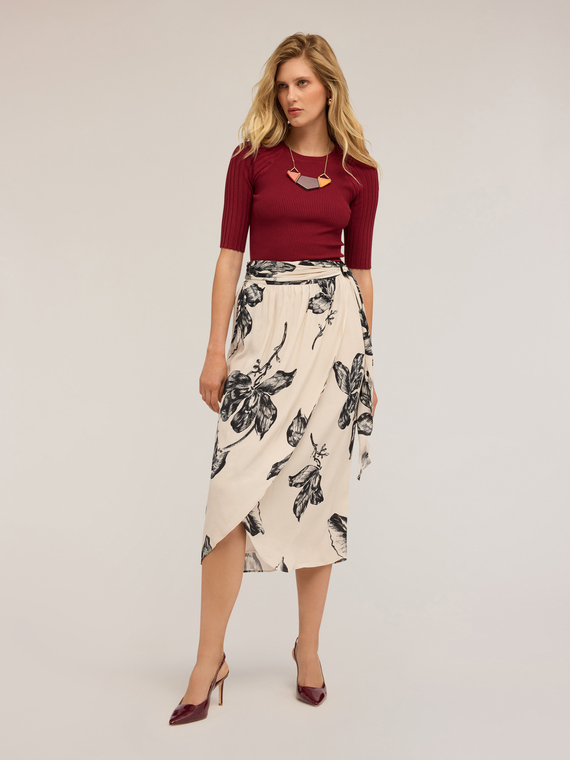 Short-sleeved ribbed knit top