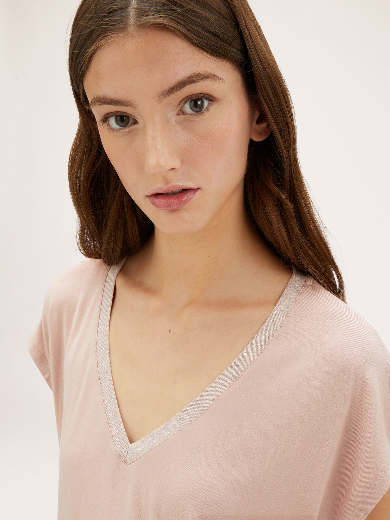 T-Shirt mit V-Ausschnitt und Lurex-B&uuml;ndchen image number 2