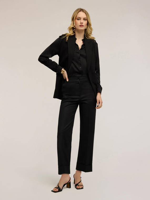 Pantalones wide en tejido t&eacute;cnico mezcla de algod&oacute;n