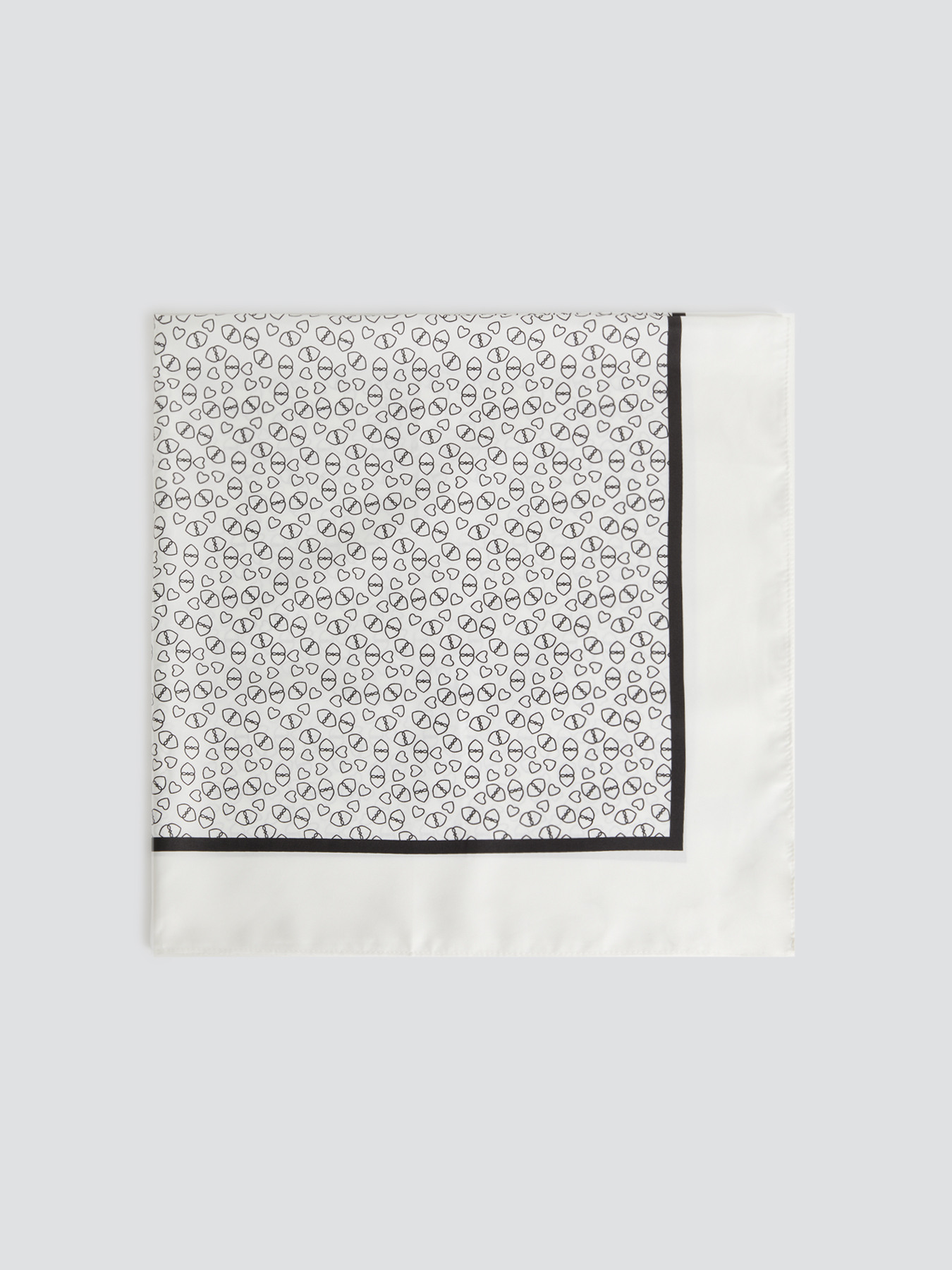 Halstuch mit Logo in Herzdruck image number 0