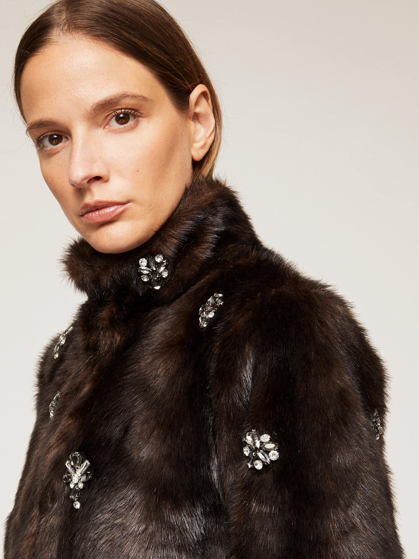 Cappotto a cappa con pietre image number 2