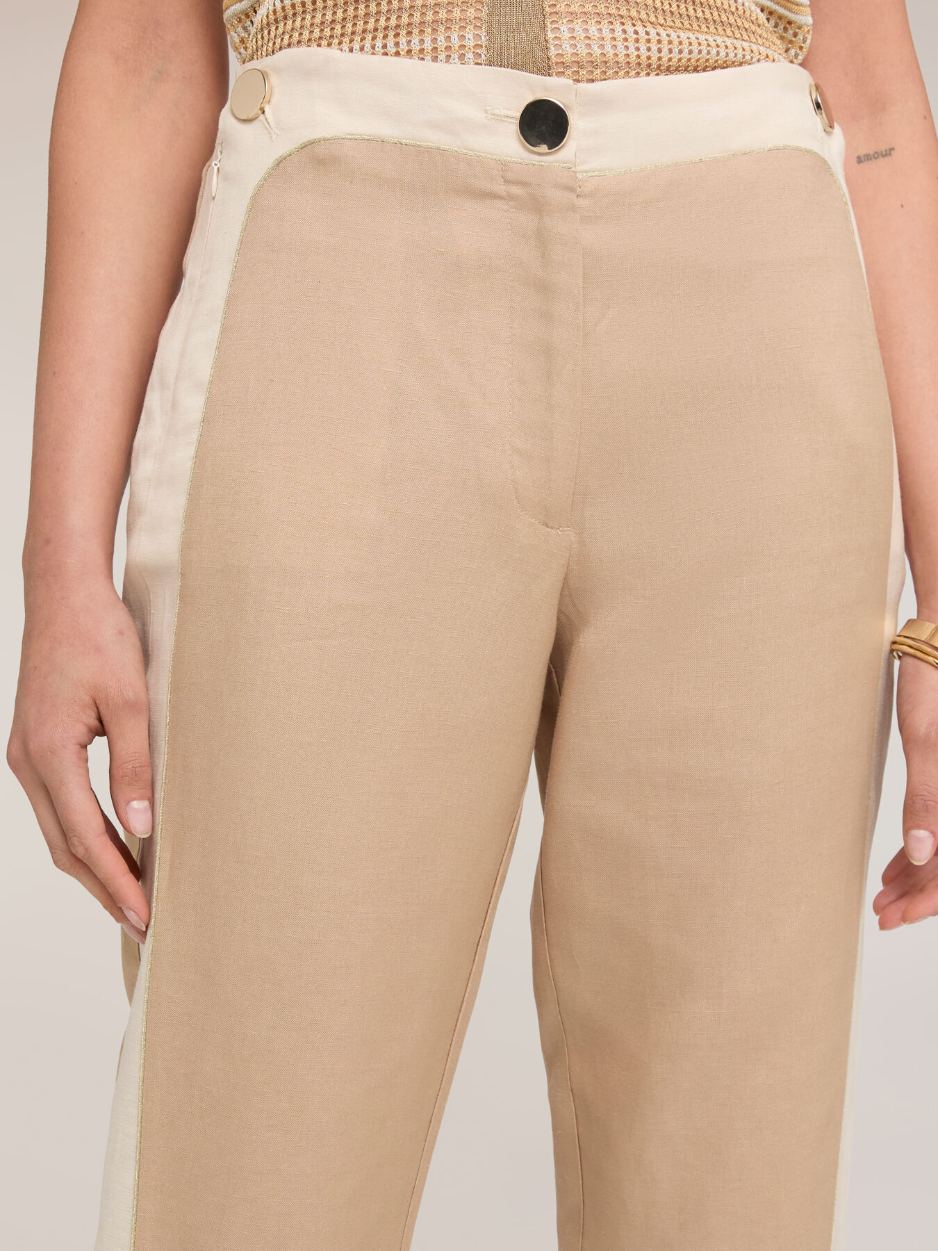 Pantalones con ribete y abertura en el bajo image number 2