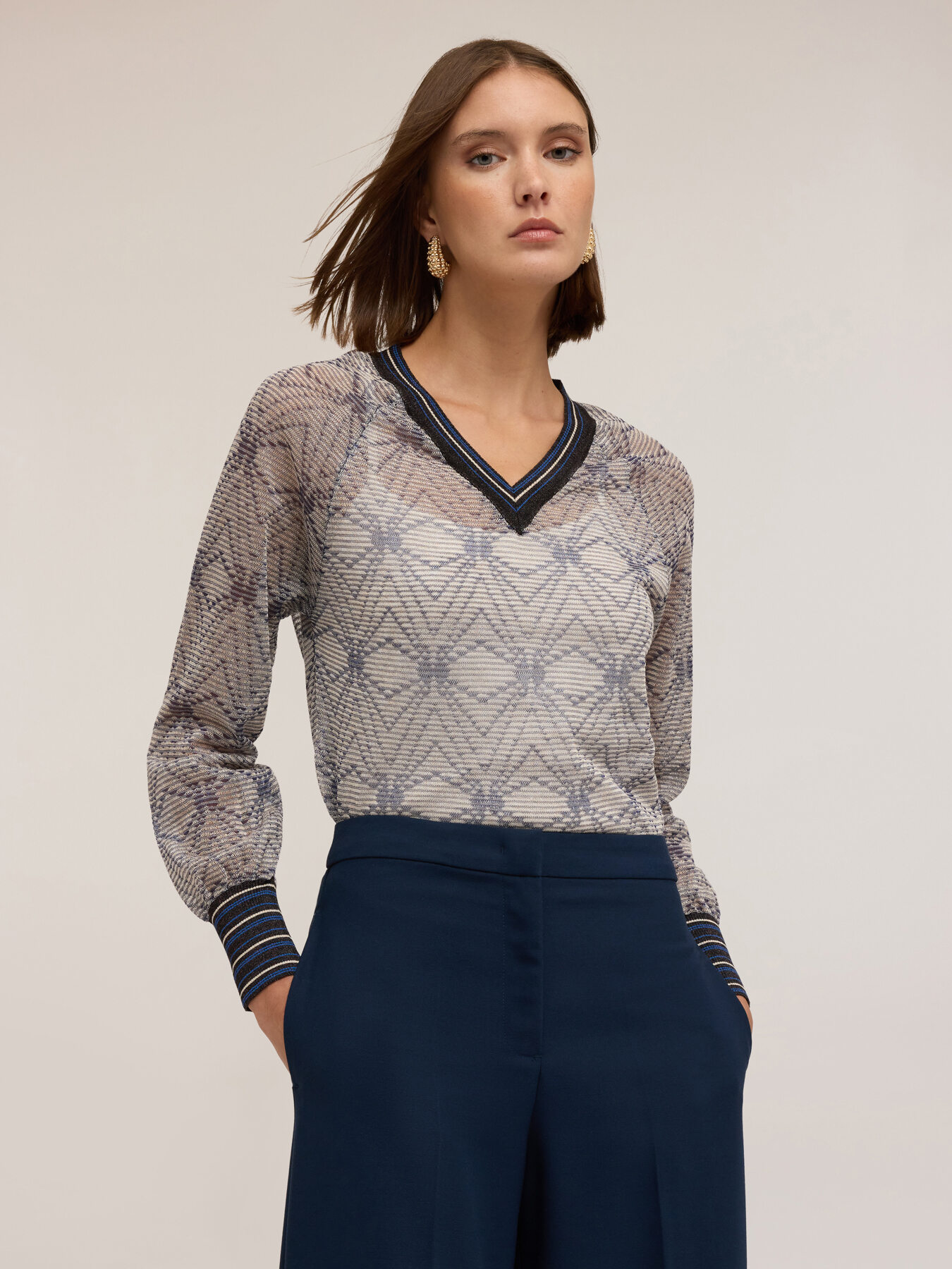Maglia fantasia geometrica con top image number 2