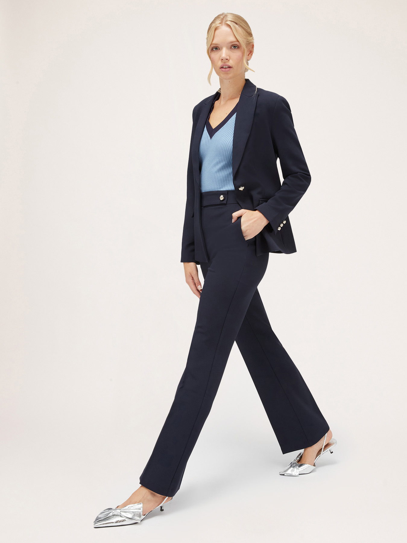 Pantalones flare de crep&eacute; image number 3