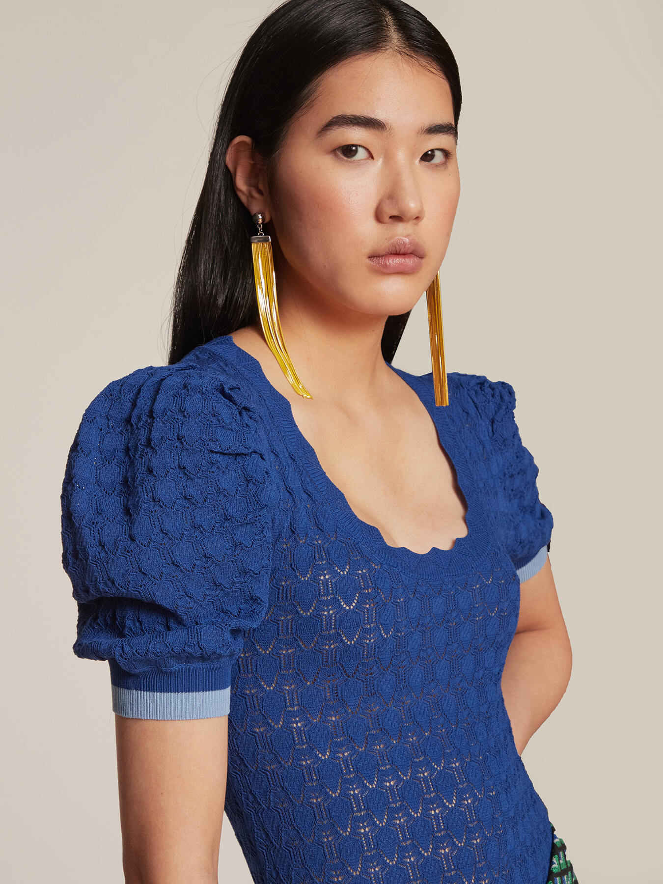 Rounded neckline lace stitch sweater image number 2