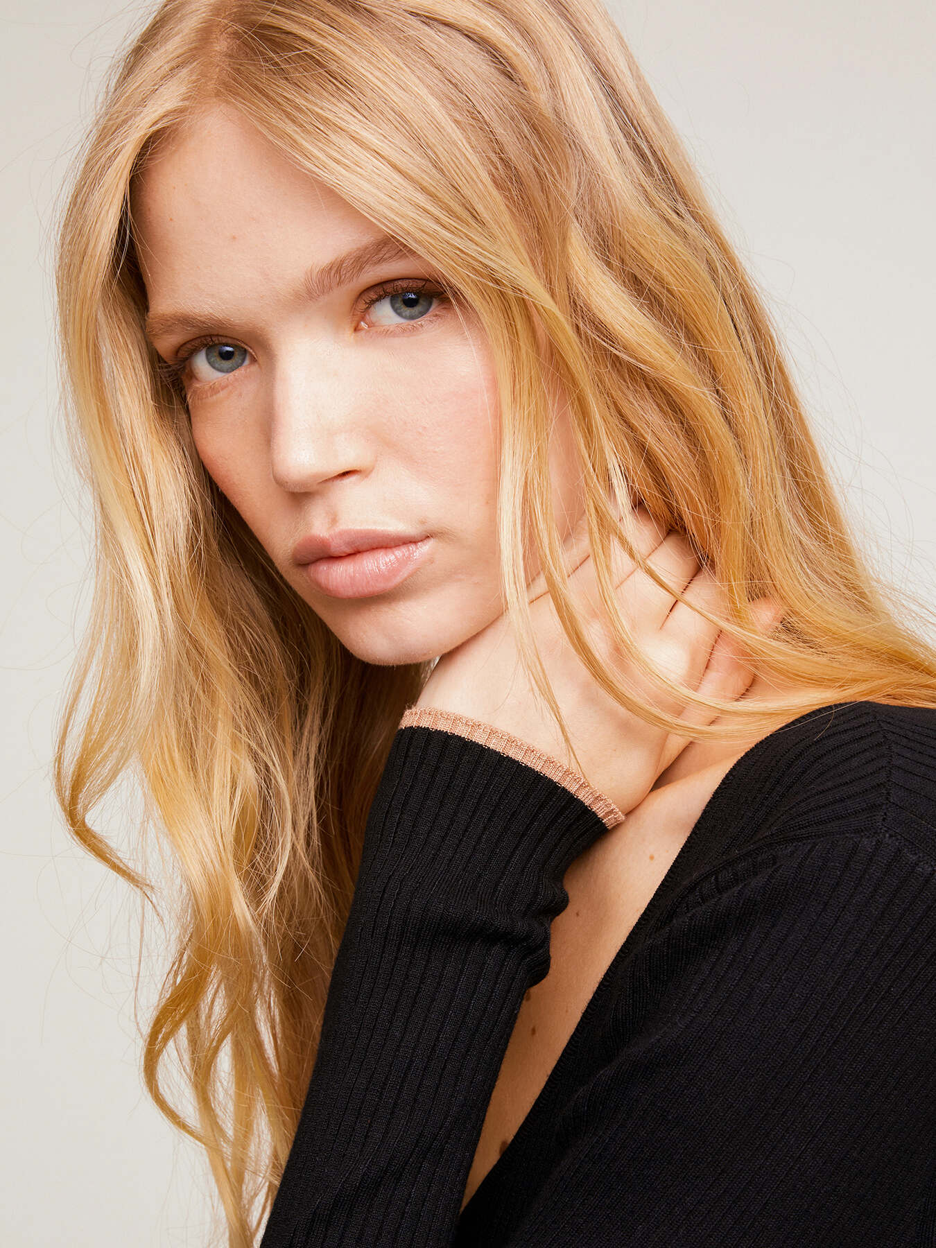 Pull &agrave; c&ocirc;tes avec bords contrastants image number 2