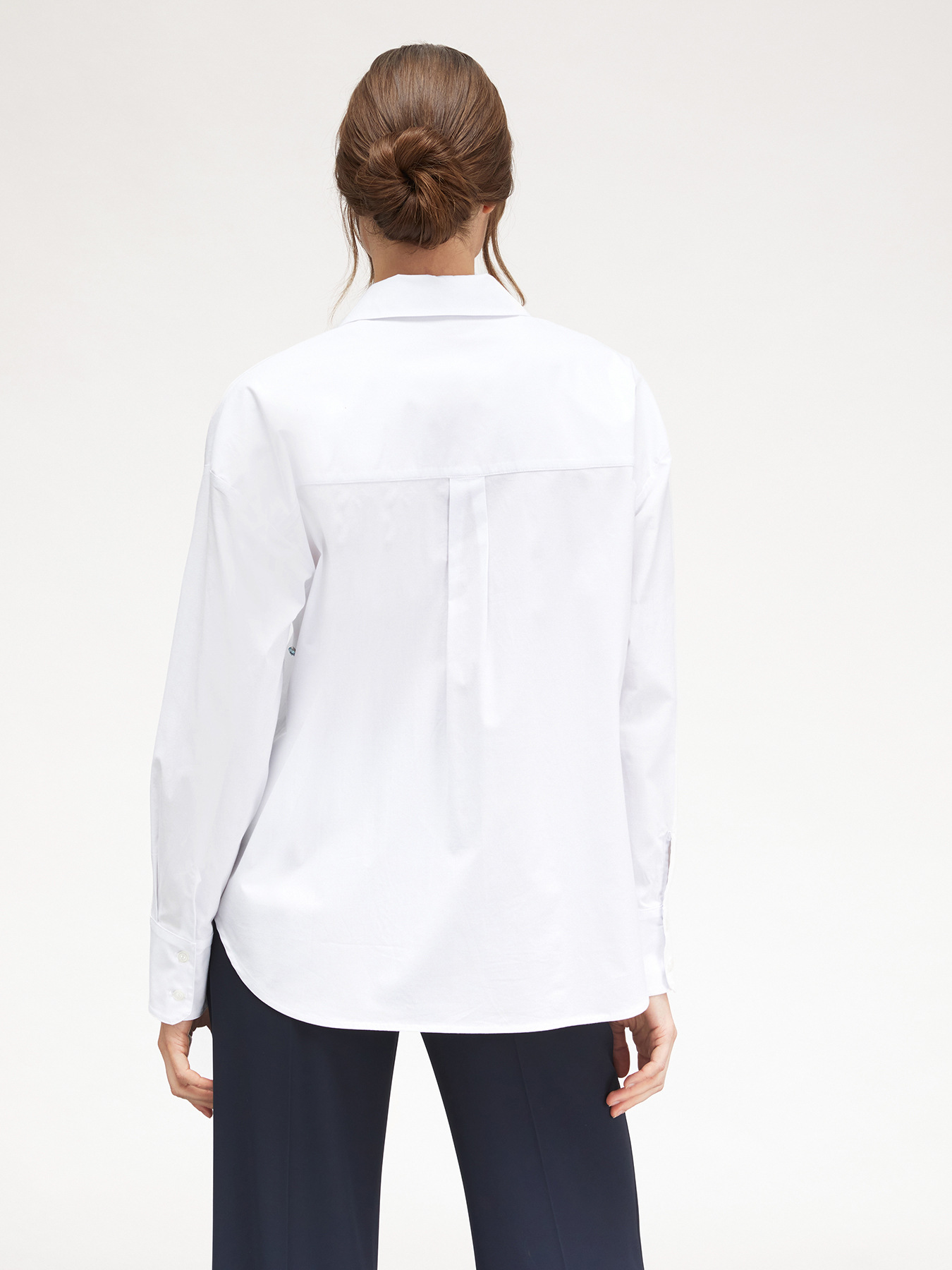 Camisa amplia con bordado de piedras image number 1