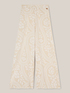 Pantalón modelo palazzo de viscosa y lino con estampado étnico image number 3