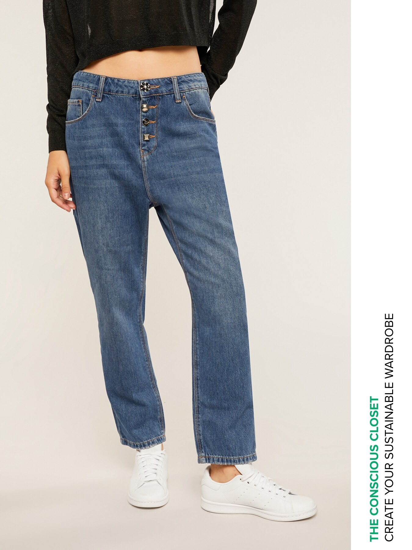 Jeans boyfit con bottoni gioiello image number 0