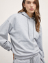 Sweat-shirt &agrave; capuche et cristaux appliqu&eacute;s image number 2