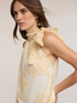 Lace top with embroidery and halter neck image number 3