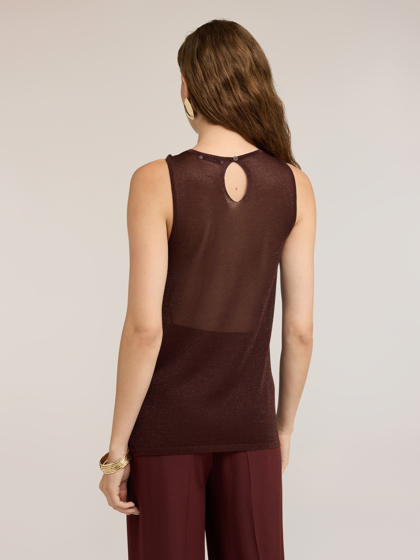Feiner Lurex-Strickpullover mit Drapierung und Cut-out image number 1