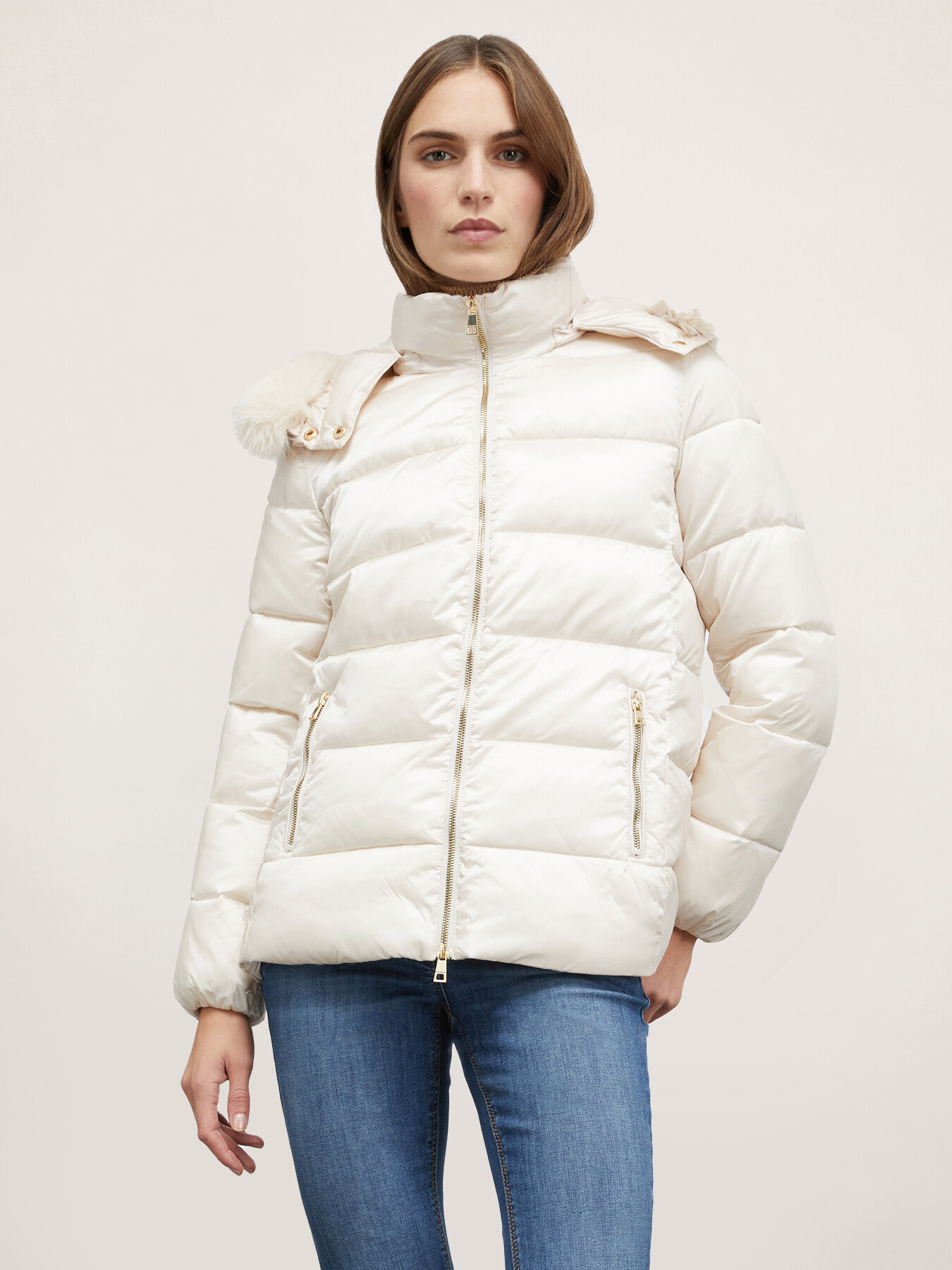 Short hooded down jacket image number 0