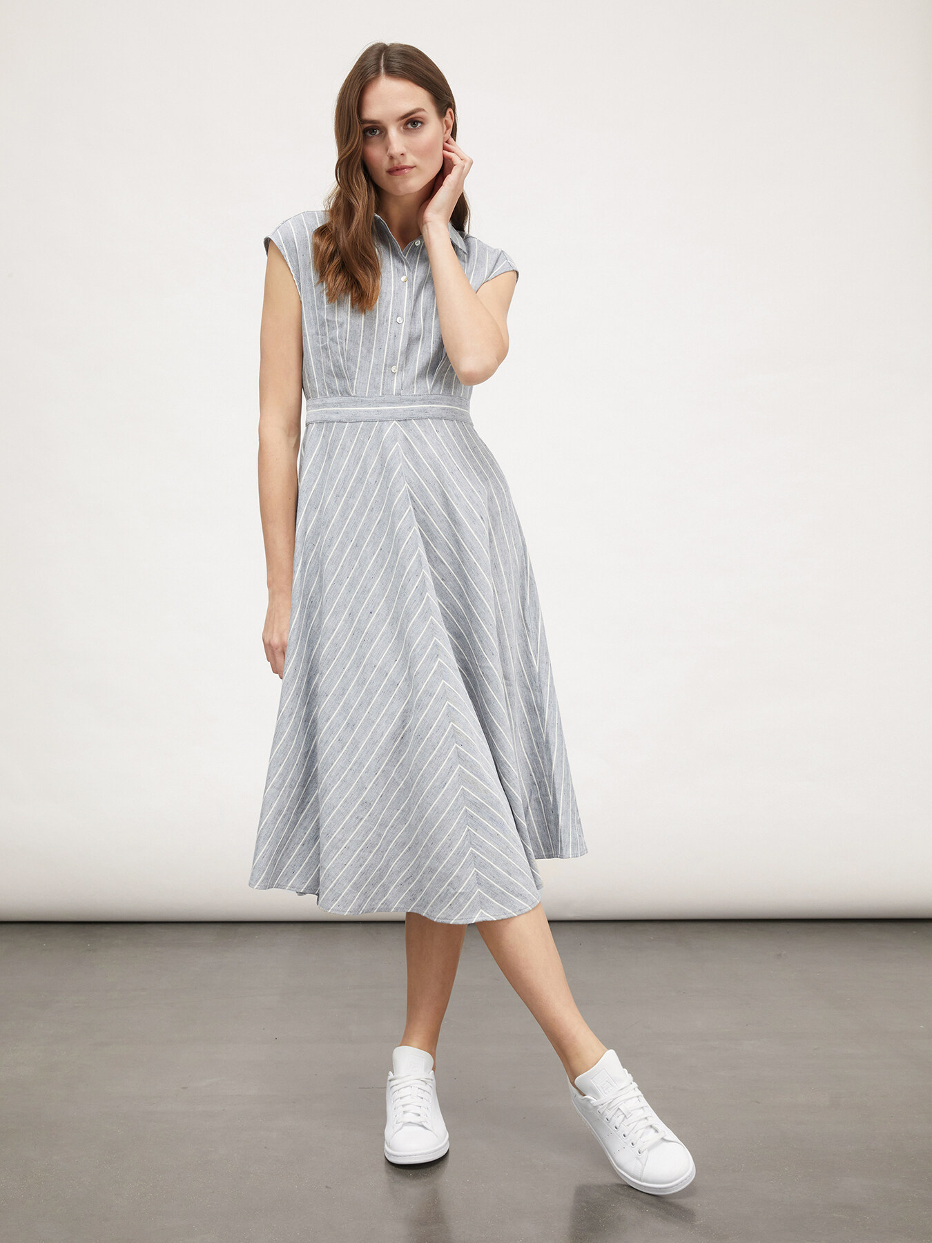 Hemdblusenkleid aus Nadelstreifen-Leinen image number 3