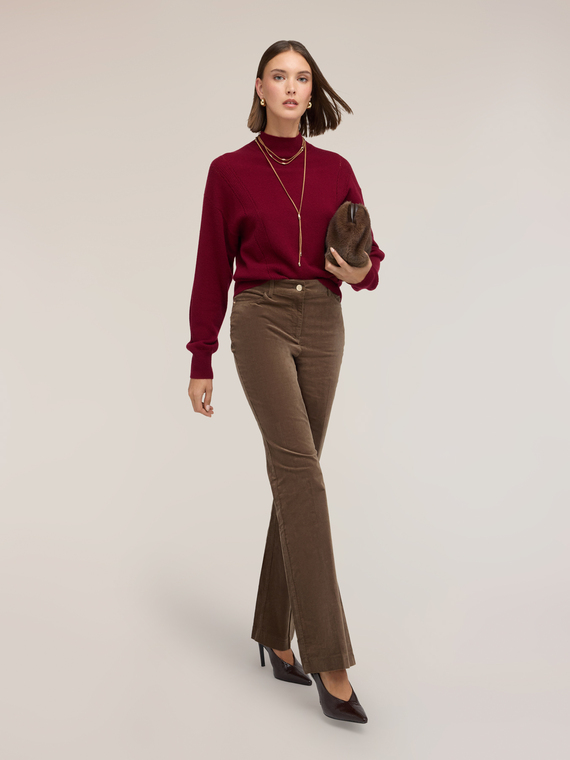 Pantalon &eacute;vas&eacute; en velours c&ocirc;tel&eacute;