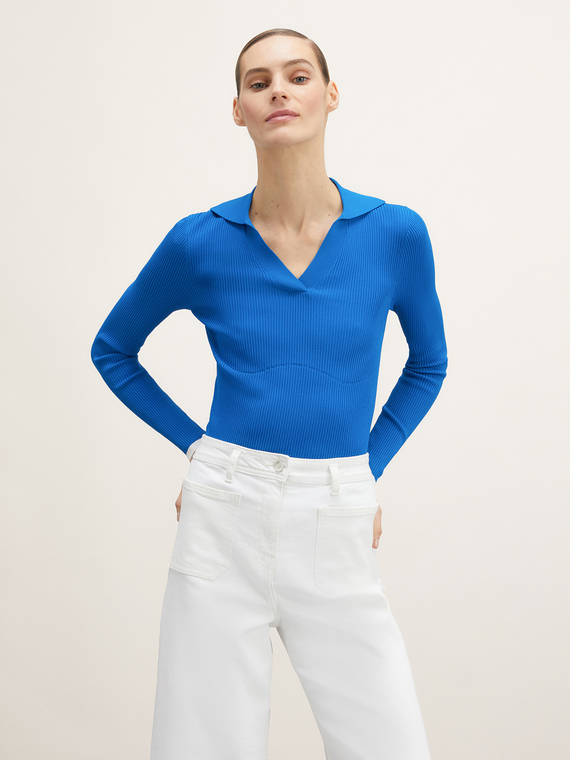 Ribbed sweater with collar