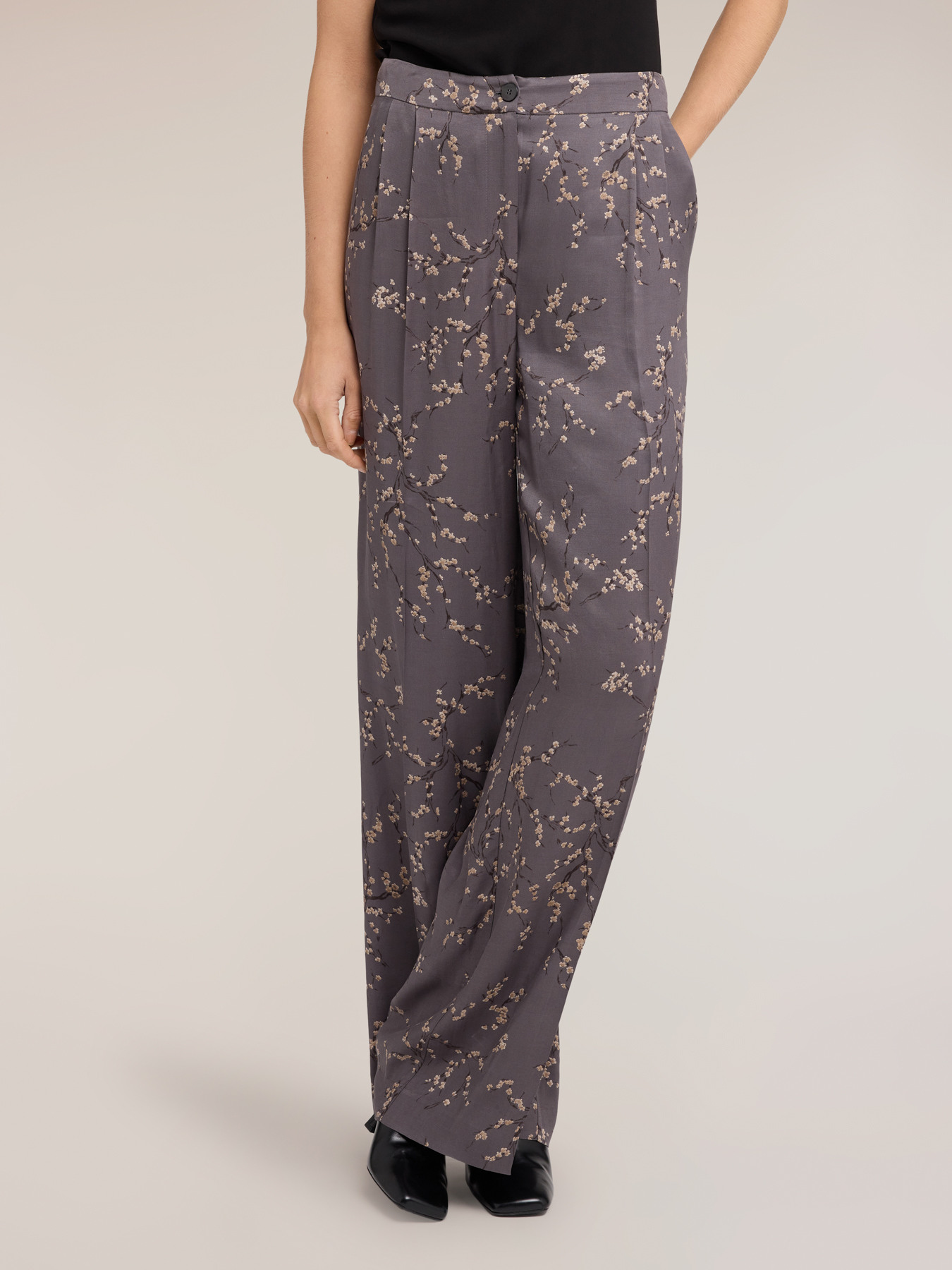 Palazzo pants in viscose twill with floral print image number 2