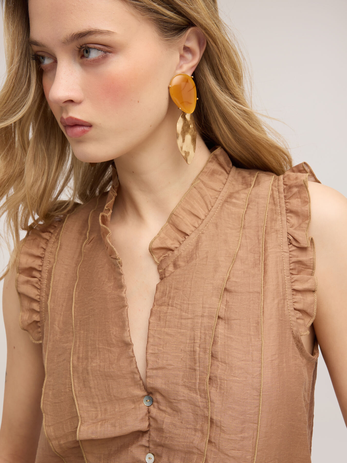 Muslin blouse with ruffles image number 3