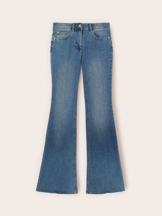 Ausgestellte Jeans in Hellblau