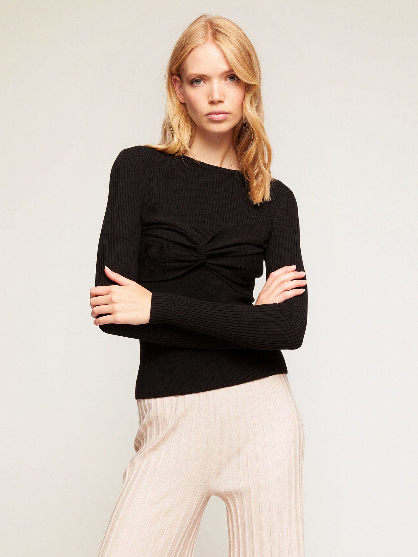 Pull &agrave; c&ocirc;tes avec d&eacute;tail de n&oelig;ud image number 0