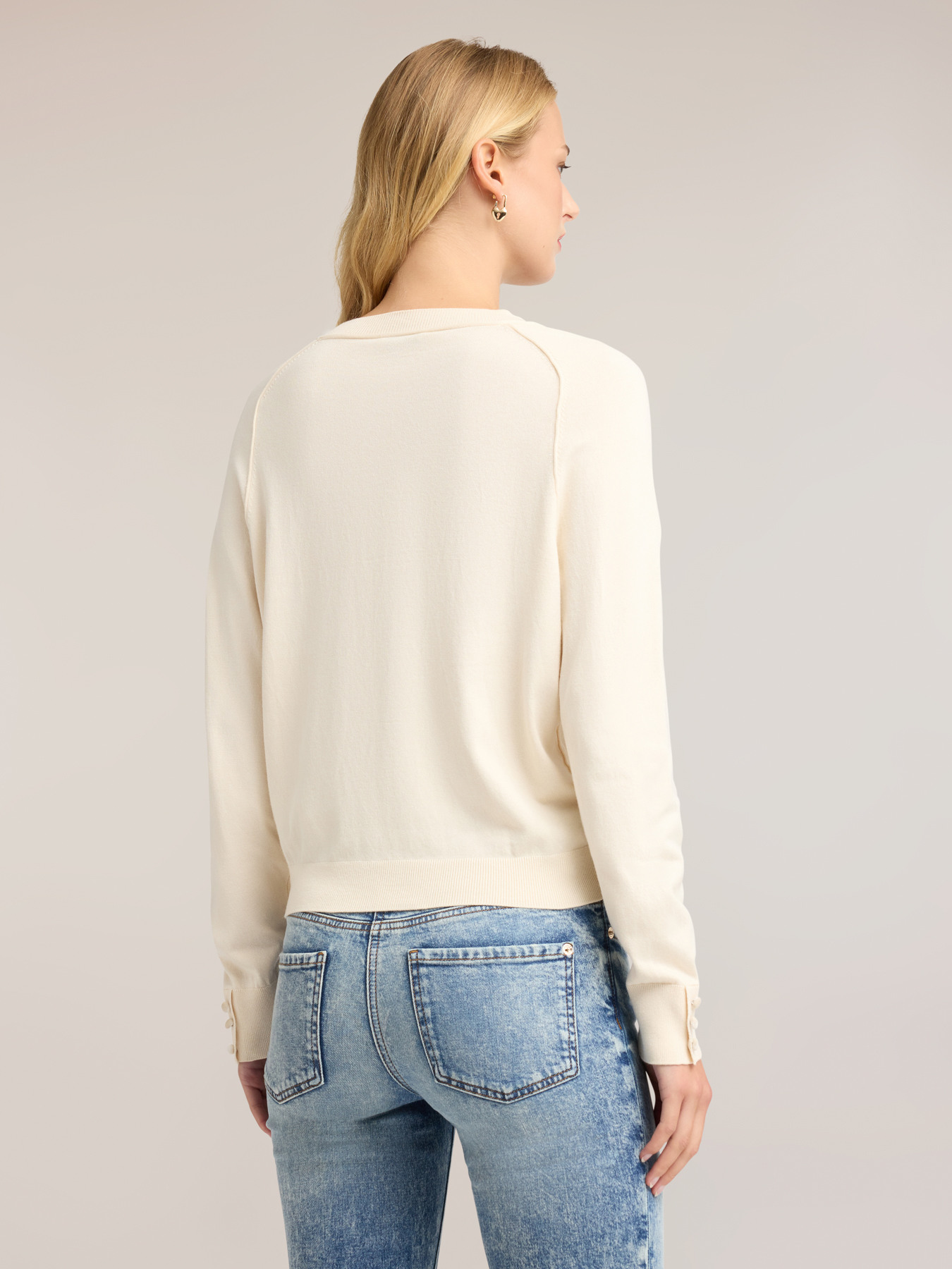 Glatter Strickpullover aus Viskose mit tonfarbenen Profilen image number 1