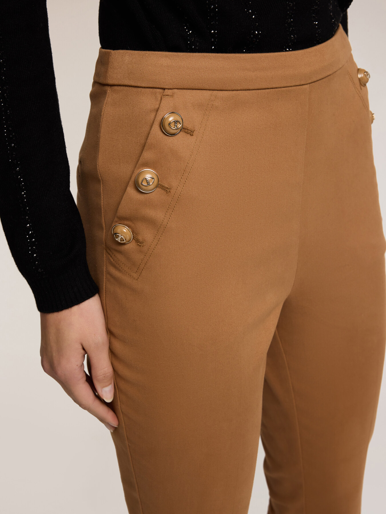 Skinny pants in technical cotton image number 3