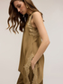 Blouse asym&eacute;trique en satin avec dentelle image number 3