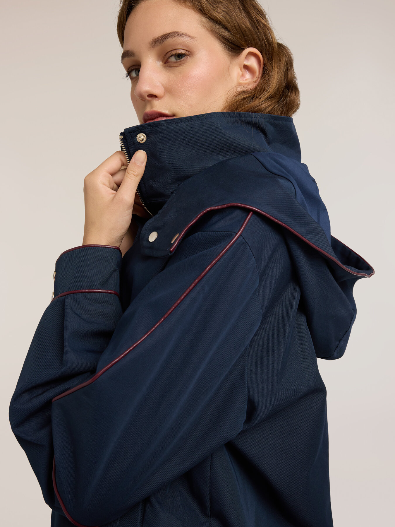 Kurzer Parka aus technischer Baumwolle image number 3