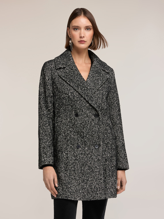Double-breasted coat in herringbone yarn-dyed fabric
