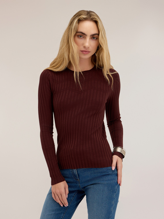 Pull &agrave; c&ocirc;tes plates avec poignet &eacute;vas&eacute;