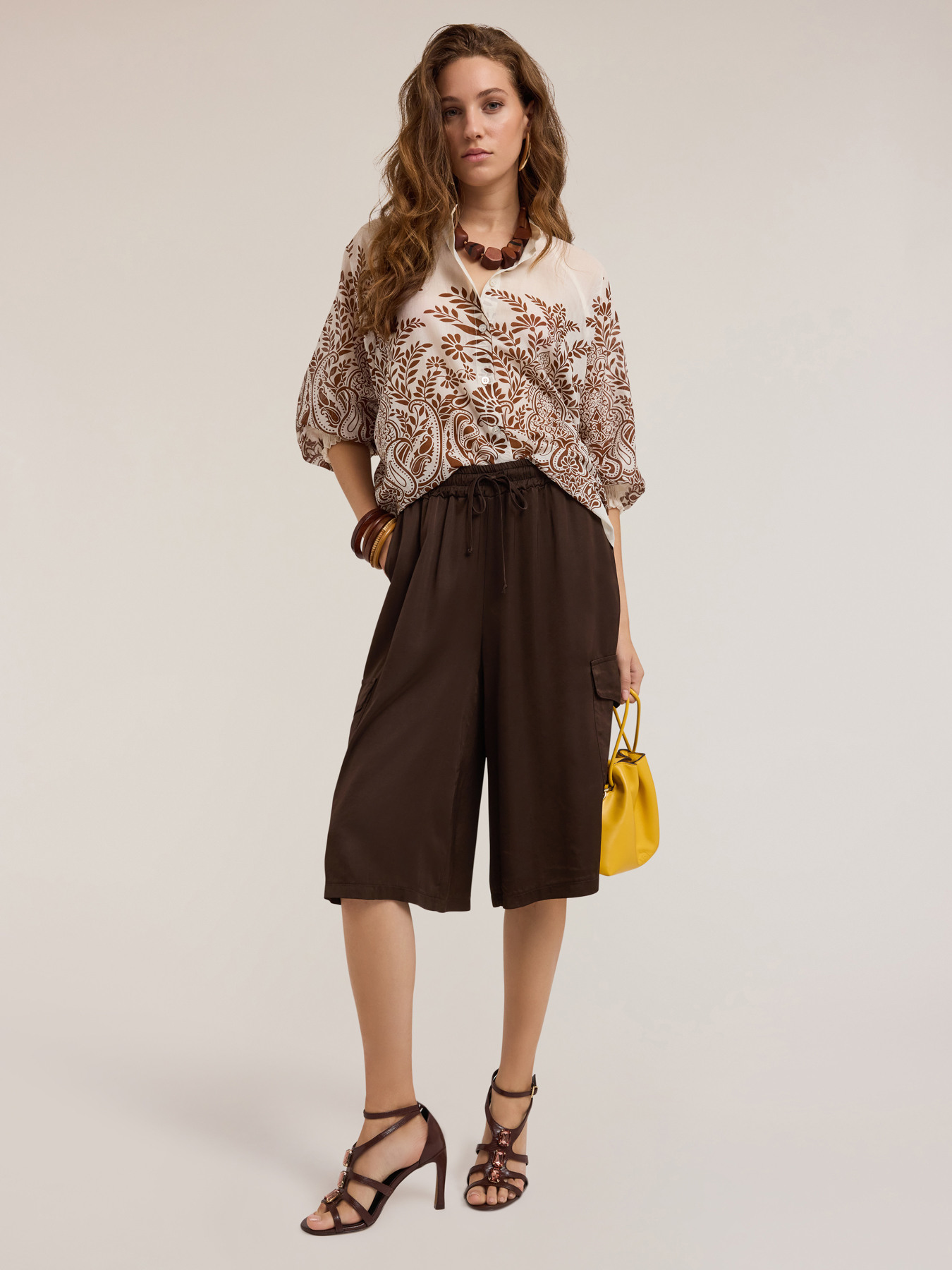 Bermuda shorts with cargo pockets image number 0