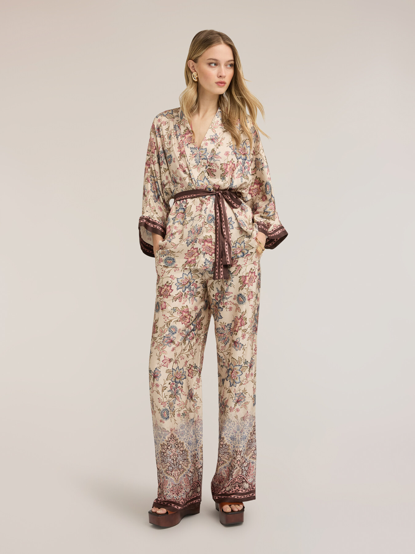 Palazzo pants in viscose satin image number 2